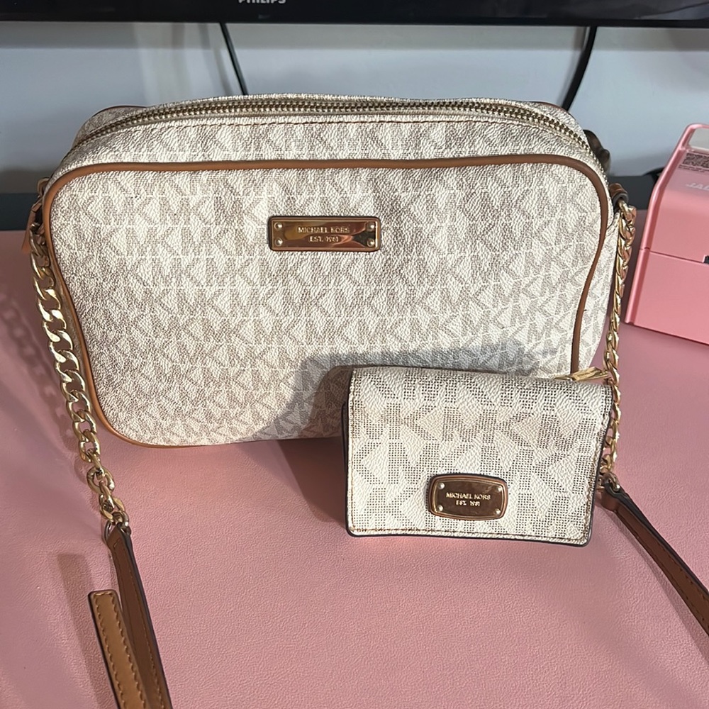 Micheal Kors Purse & Wallet
